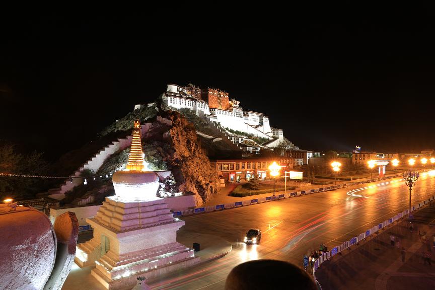 夜色中的布宫
